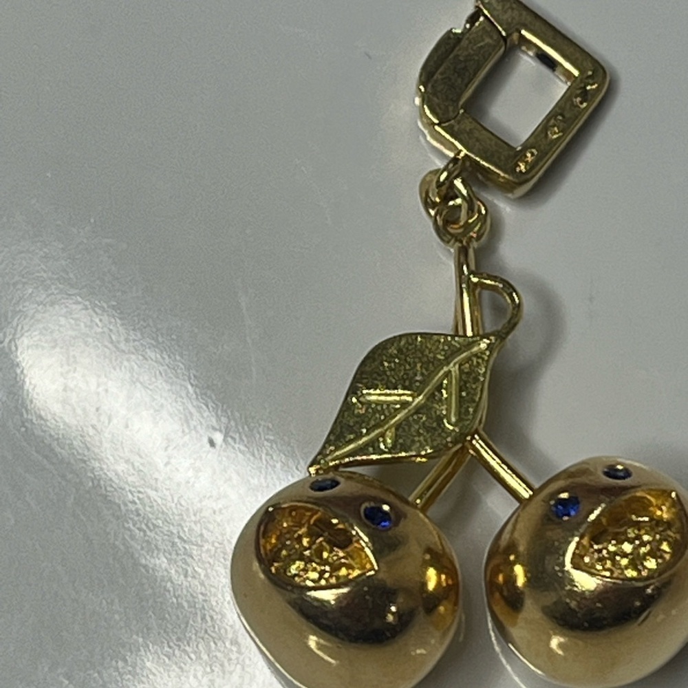 LOUIS VUITTON MURIKAMI CERISES VINTAGE 18KT GOLD CHARM/PENDANT - Picture 8 of 14